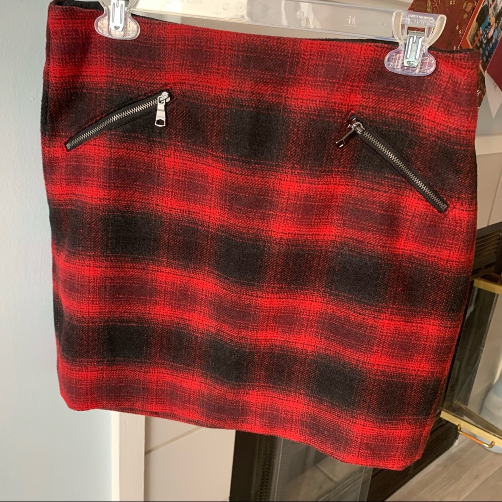 BR Black & Red Plaid Mini with Pockets, Sz 8
